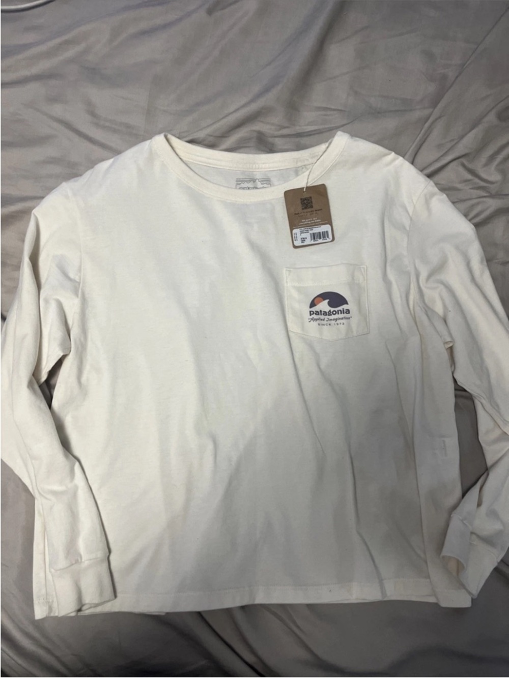 Patagonia Womens easy cut Long-Sleeve Pocket Tee - Cream